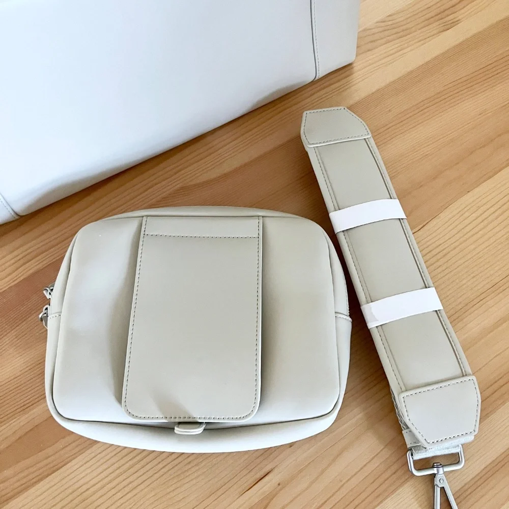 Monos Metro Duffel – Vegan Leather, Water-Resistant - Picture 13 of 13